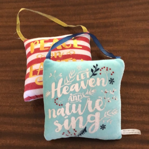 2 Christmas themed soft decorative hanging pillows - Picture 2 of 16